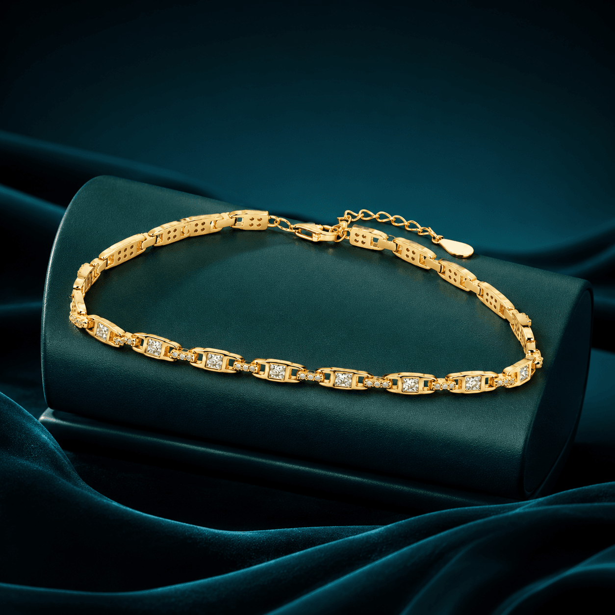 Delicate Oval Lock Pattern Bracelet