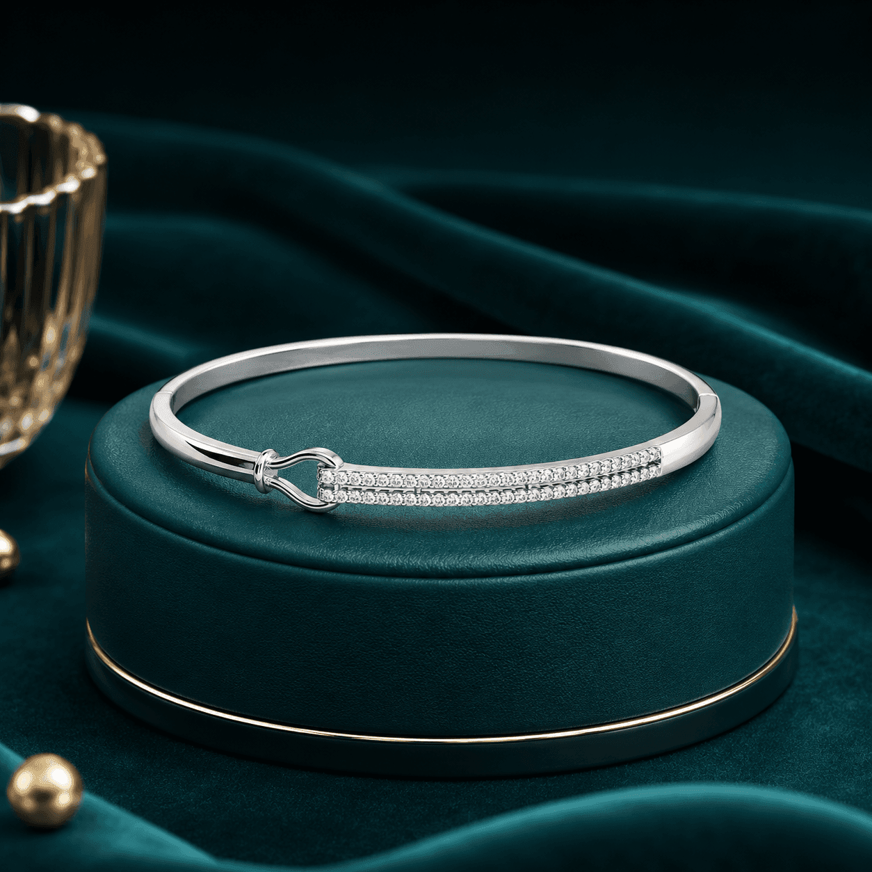 Elegant Knot Link Bangle Bracelet