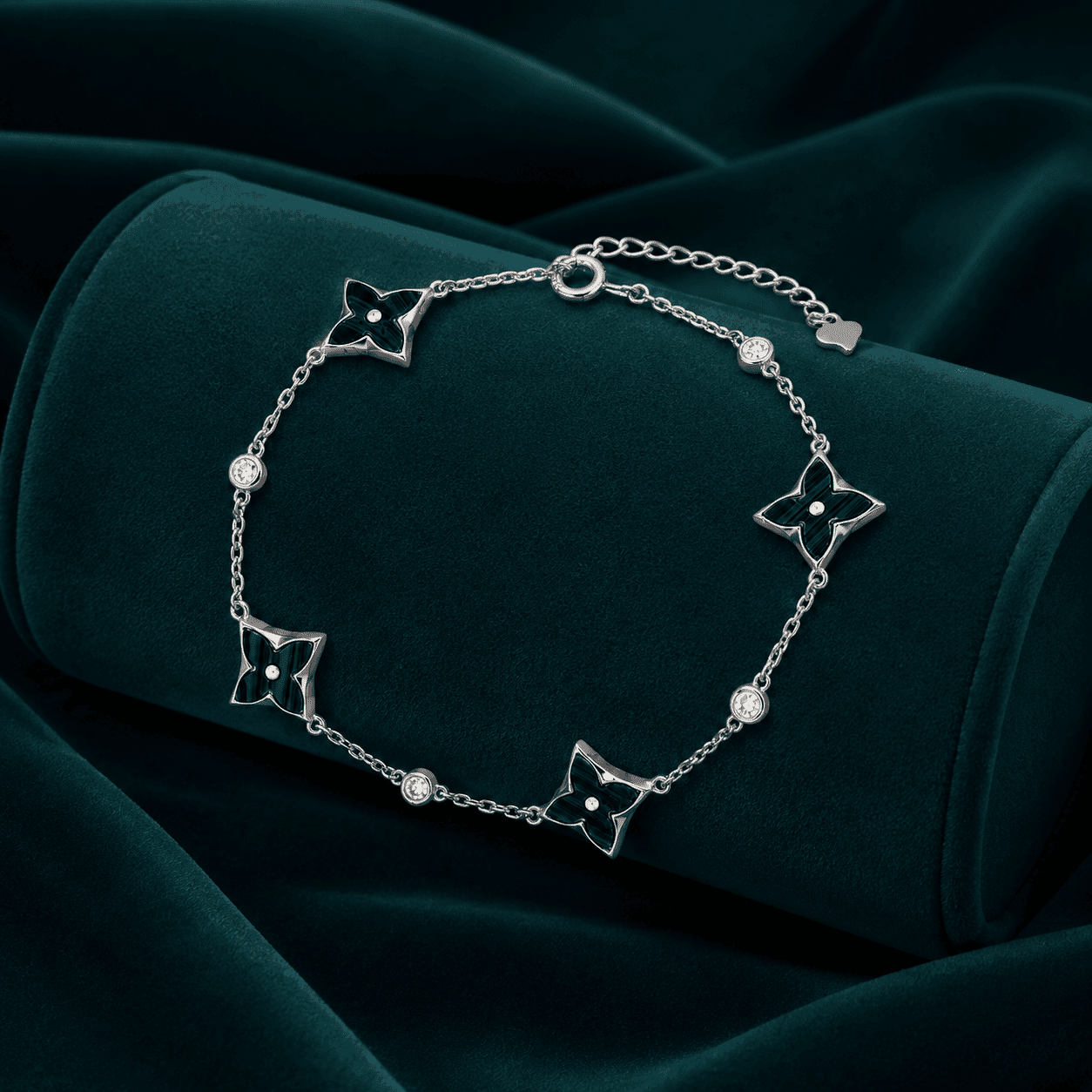 Nova Green Star Chain Bracelet alternate view
