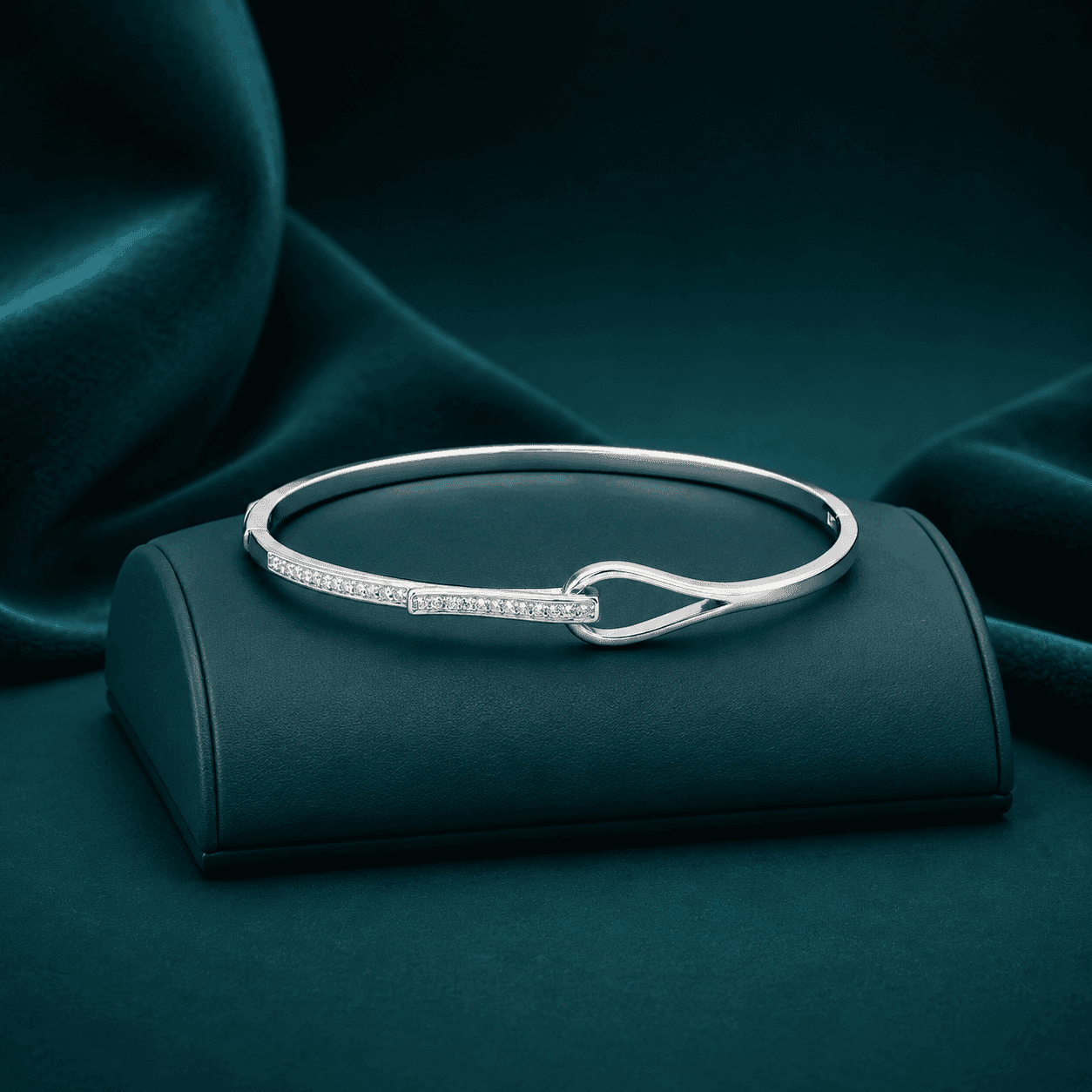 Vela Curve Bangle Bracelet alternate view
